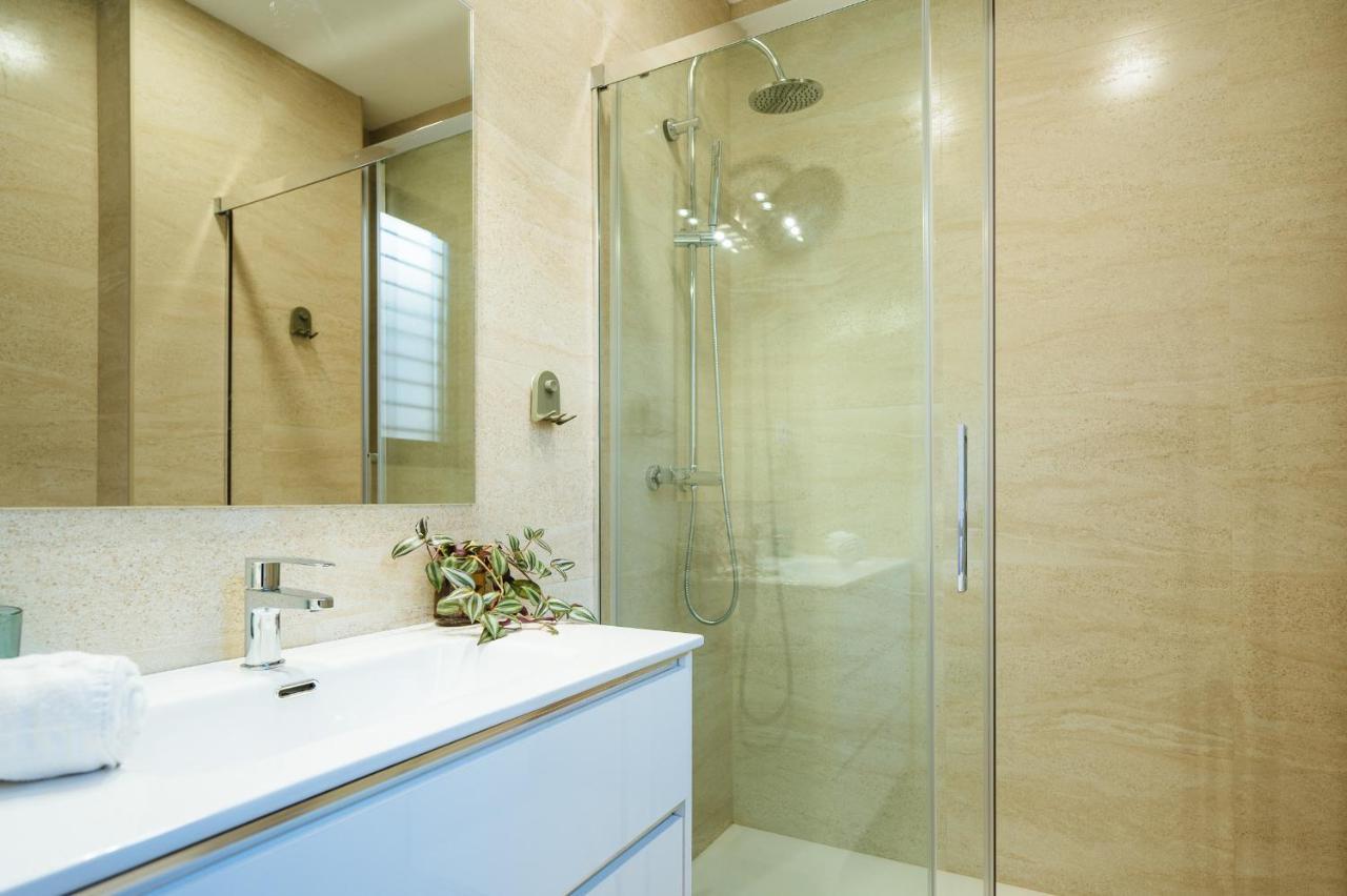 Urban Pulses Nervion Apartment Seville Ngoại thất bức ảnh